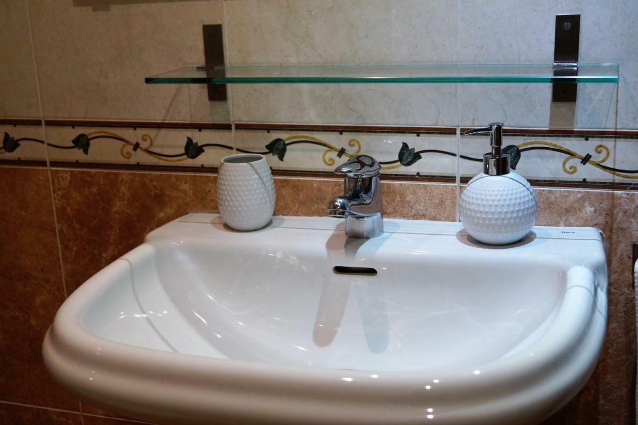 Apartamento Plaza Alfonso XII Málaga Exterior foto